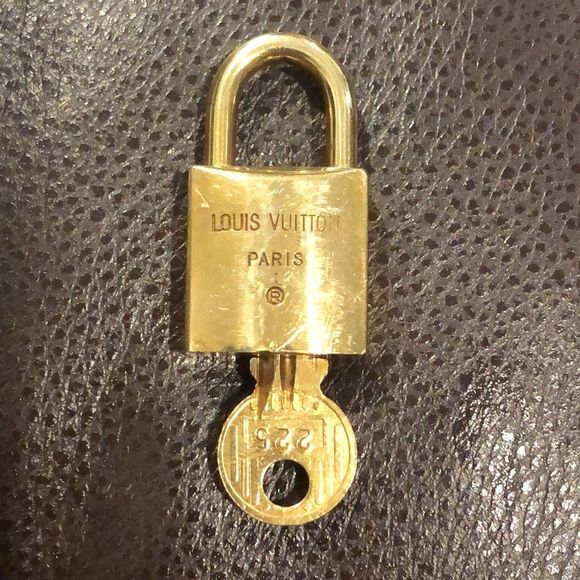 LOUIS VUITTON Vintage 200 Series LV Padlock Lock & Key #225 - Picture 3 of 8